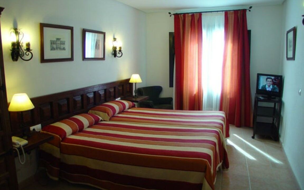 Hotel Nuevo Arlanza Covarrubias Exterior foto